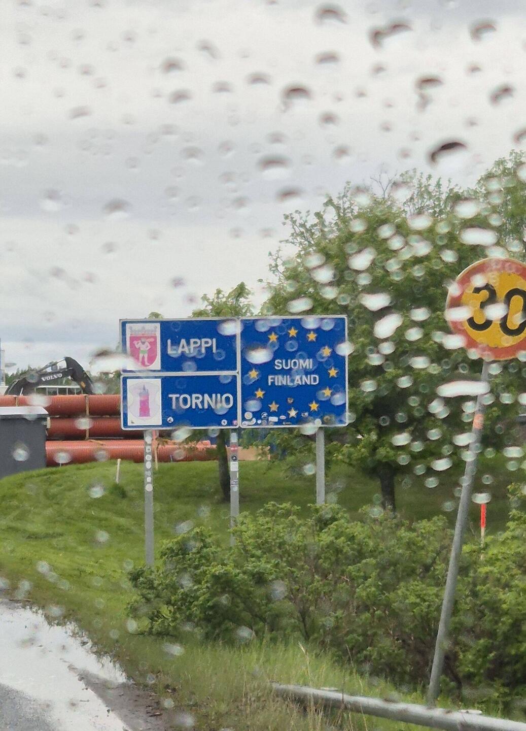 Wir sind in Finnland und in einer anderen Zeitzone. Die Finnen sind uns immer 1 Stunde voraus.