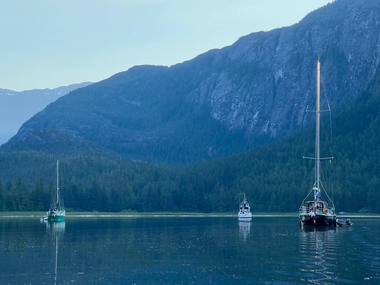 We left the other boats in Eucott this morning at 6:30am.