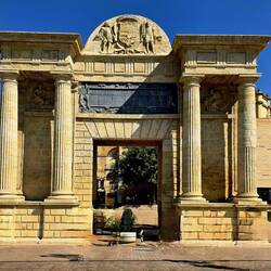 Cordoba arch (people erased 😉).