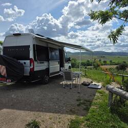 Mein Stellplatz mit traumhafter Aussicht auf das Val D'Orcia und Montalcino