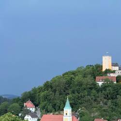 Falkenstein bei Nacht vor dem Gewitter
