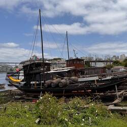Barcos rabelos, mit denen der Wein einst aus den Anbaugebieten hierher gebracht wurde