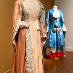 Late 19th century house dress @ Arkas Sanat Alsancak — İzmir, Türkiye.