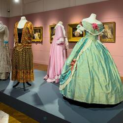 From a ballgown, to daytime dresses, to an evening dress, to a peignoir ... Arkas Sanat Alsancak.