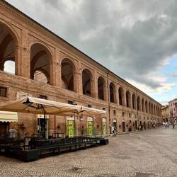 Le palazzo et… le B C Caffè