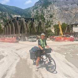 On arrive au bout du chantier. Le pont de chemin de fer va bientôt être posé