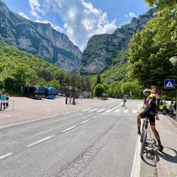 Un peu plus loin, grosse affluence aux grottes de Frasassi, jour férié oblige