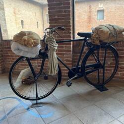 Il y a même le vélo du transporteur de balles de coton