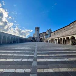 Encore quelques mètres avant d'accéder à la basilique