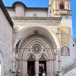 Porte d'accès à l'église inférieure