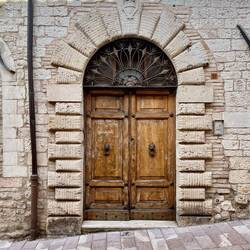De belles portes ouvragées