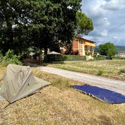 En un petit quart d'heure, la tente est sèche ! Mais au fait, où est Charlie ?