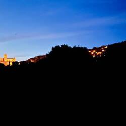 Assise, vue de ma chambre à la nuit tombante