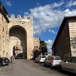 La ville moyenâgeuse est bien sûr fortifiée