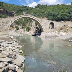 Brücke am Eingang der Schlucht