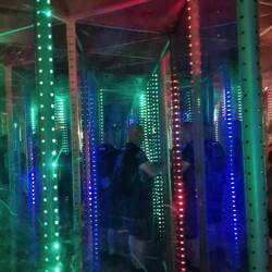 Klaus und Inge im Spiegelkabinett
