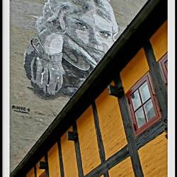 Streetart "Passing on History" vom italienischen Künstler ALESSIO-B