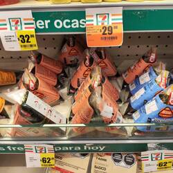 Auch im mexikanischen 7-11: Onigiri, wenn auch etwas komische.