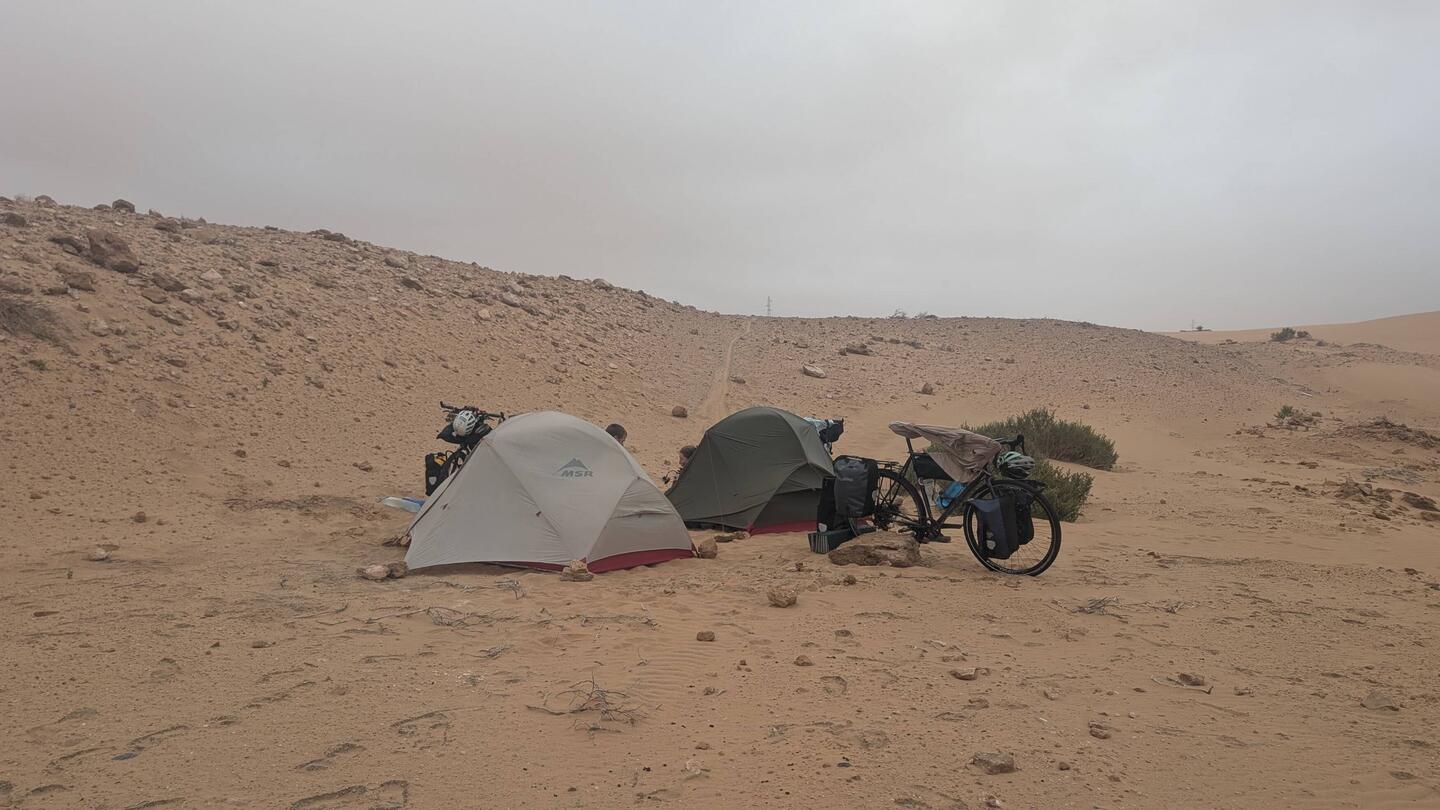 Unser Schlafplatz in den ersten Sanddünen 🏜️