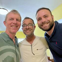 Avec Roberto et Angelo, au petit déjeuner à l'hostel d'Assisi