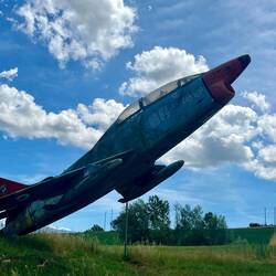 Étonnant ce terrain d'aviation en pleine campagne !