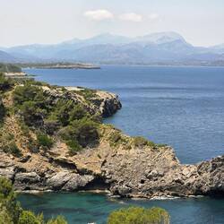 Many scenic rock outcroppings