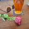 Die Rose lag am Strand in der Brandung