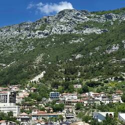 500 m höher als die Stadt ist der Hausberg von Kruja