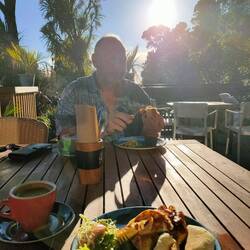 Stopped at Nikau Cafe after leaving the NZMCA park