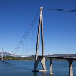 Hålogalandsbrua vor Narvik, zweitlängste Hängebrücke Norwegens