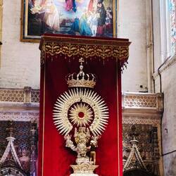 A man cleaning the statue inside the cathedral tells how big it is