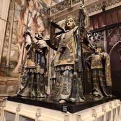 Christopher Columbus tomb inside the church