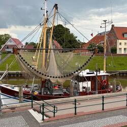 Fischkutter im Hafen von Greetsiel