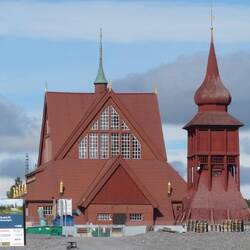 Die Holzkirche an ihrem neuen Ort