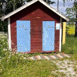 Toilettenhäuschen an der Landstraße 🚽