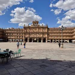 88 Bögen haben die Arkaden an der riesigen Plaza Mayor