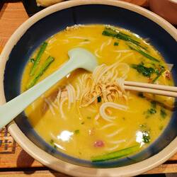 cross-bridge rice noodles 过桥米线
