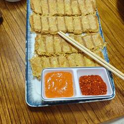 deep-fried fermented tofu 油炸臭豆腐