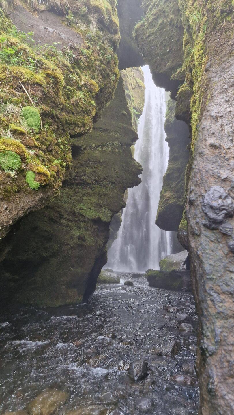 Der Weg zum Wasserfall führt durch Wasser...