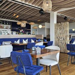 Das schöne Restaurant "Breeze" liegt direkt neben dem angrenzenden Campingplatz.