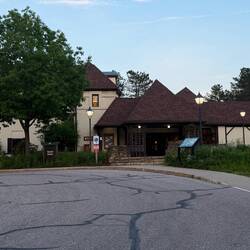 Die Ausstellungshalle im Park Penitentiary Glen Reservation