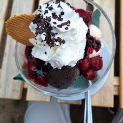 Kleiner Schwarzwaldbecher