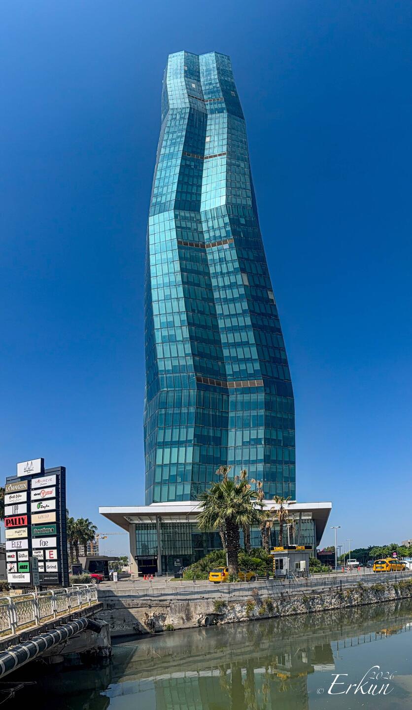 The Lucien Arkas Art Center is located in the Mistral Building in the Bayraklı District of İzmir.