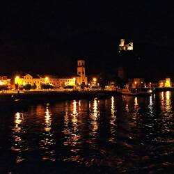 Nachts passierten wir die Loreley