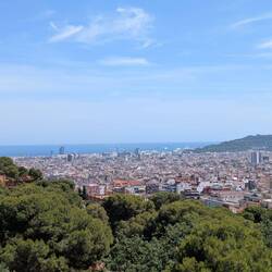 Im Hintergrund der Mount Juic mit der Seilbahn und das Spotify Camp Nou rechts aussen