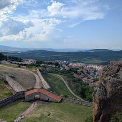 В ближайшем к нем дворе прятались во время атак местные мирные жители