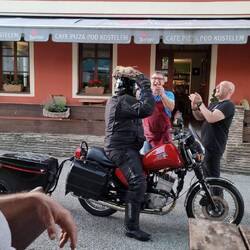 Und da isser der Uwe, was ne Nummer!🎊