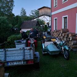 Nachtruhe für die Motorräder.....