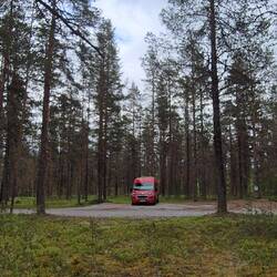 Angekommen. Unser heutiger Stellplatz in Jokkmokk, mitten im Wald und ganz alleine.