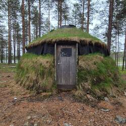 Kåta- nachgebaute Hütte der Samen...